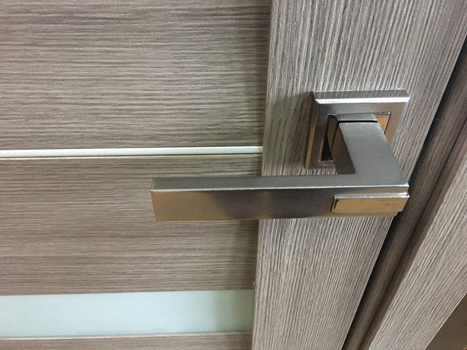 Якісна установка дверної фурнітури